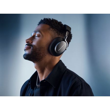 Bowers & Wilkins Px8